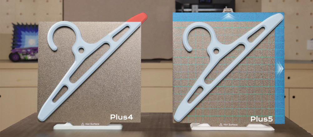 QIDI Plus5 build plate compared to Plus4, showing larger 320x320mm print area